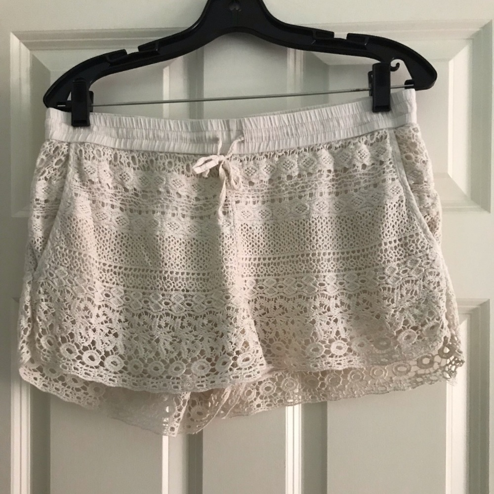 White crotchet shorts
